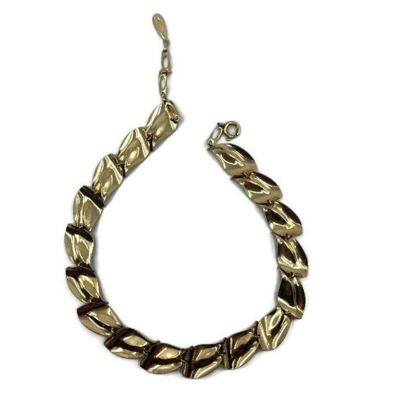 Vintage Brushed Gold Necklace & Earrings - Picture 6 of 8